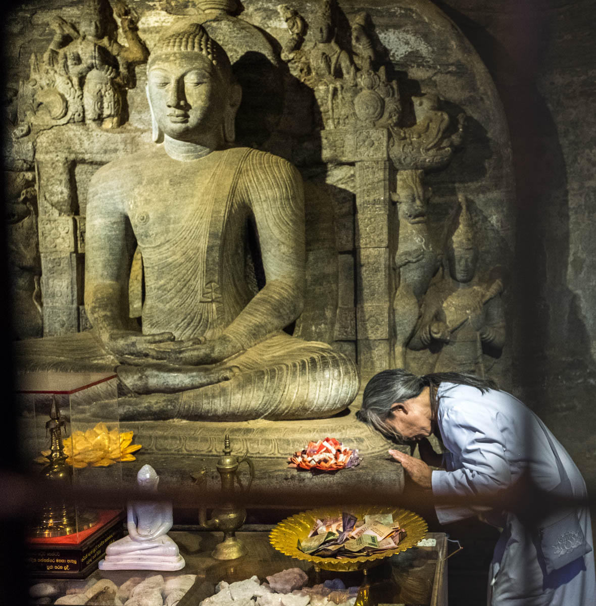 Gal Vihara, Sitting Buddha